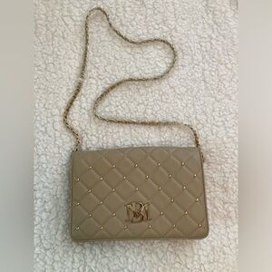 NWOT Badgley Mischka beige vegan leather diamond crossbody purse w/round studs